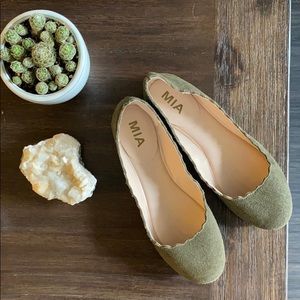 Adorable Olive Green MIA Flats w/ Scalloped Edge